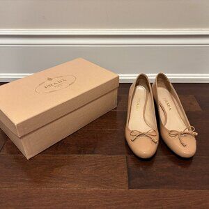 Prada Authentic Vernice Beige Nero Pumps